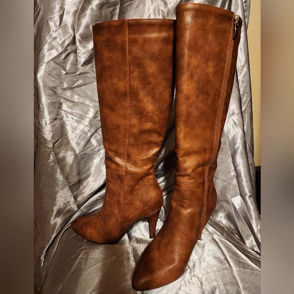SOLD Brown Knee-High Women's Boots